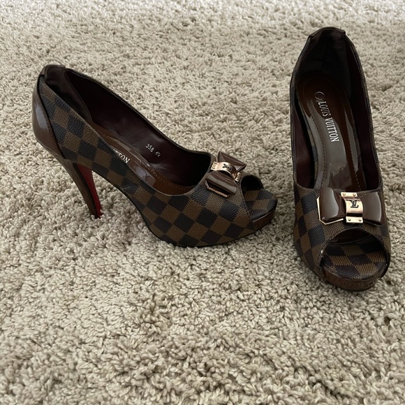 Heels - Picture 2 of 4